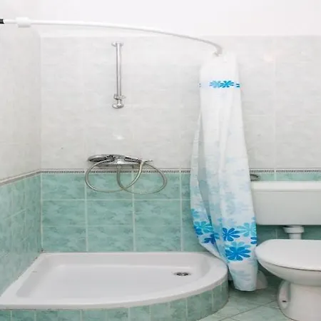 Zec - With Balcony 3 Adults Apartment *