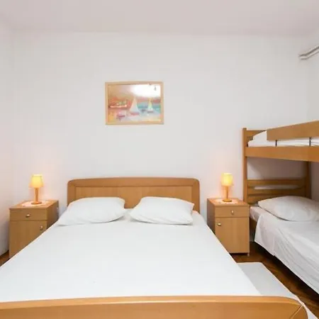 Apartment Zec - With Balcony 3 Adults *