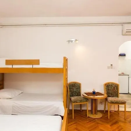 Apartment Zec - With Balcony 3 Adults *
