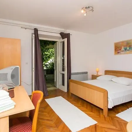Apartment Zec - With Balcony 3 Adults *